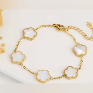Clover Bracelet in Stainless Steel with 18K Gold Plating / White Center